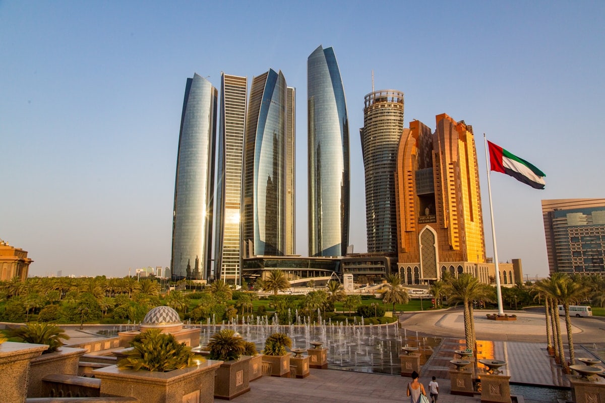 Sheikh Zayed Grand Mosque & Louvre Museum Full-Day Tour
